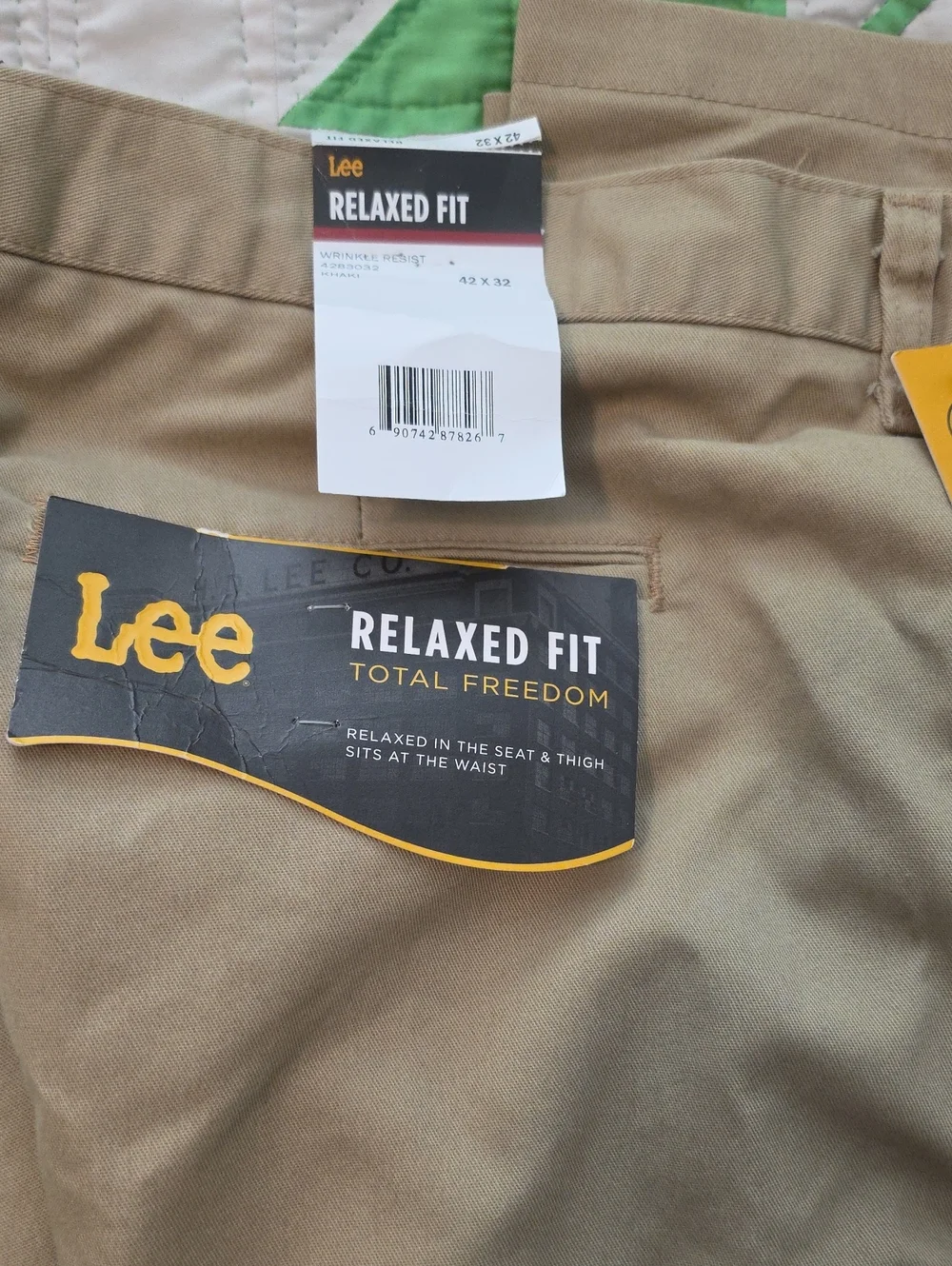Lee Men’s Relaxed Fit Chinos in Khaki - Picture 2 of 3
